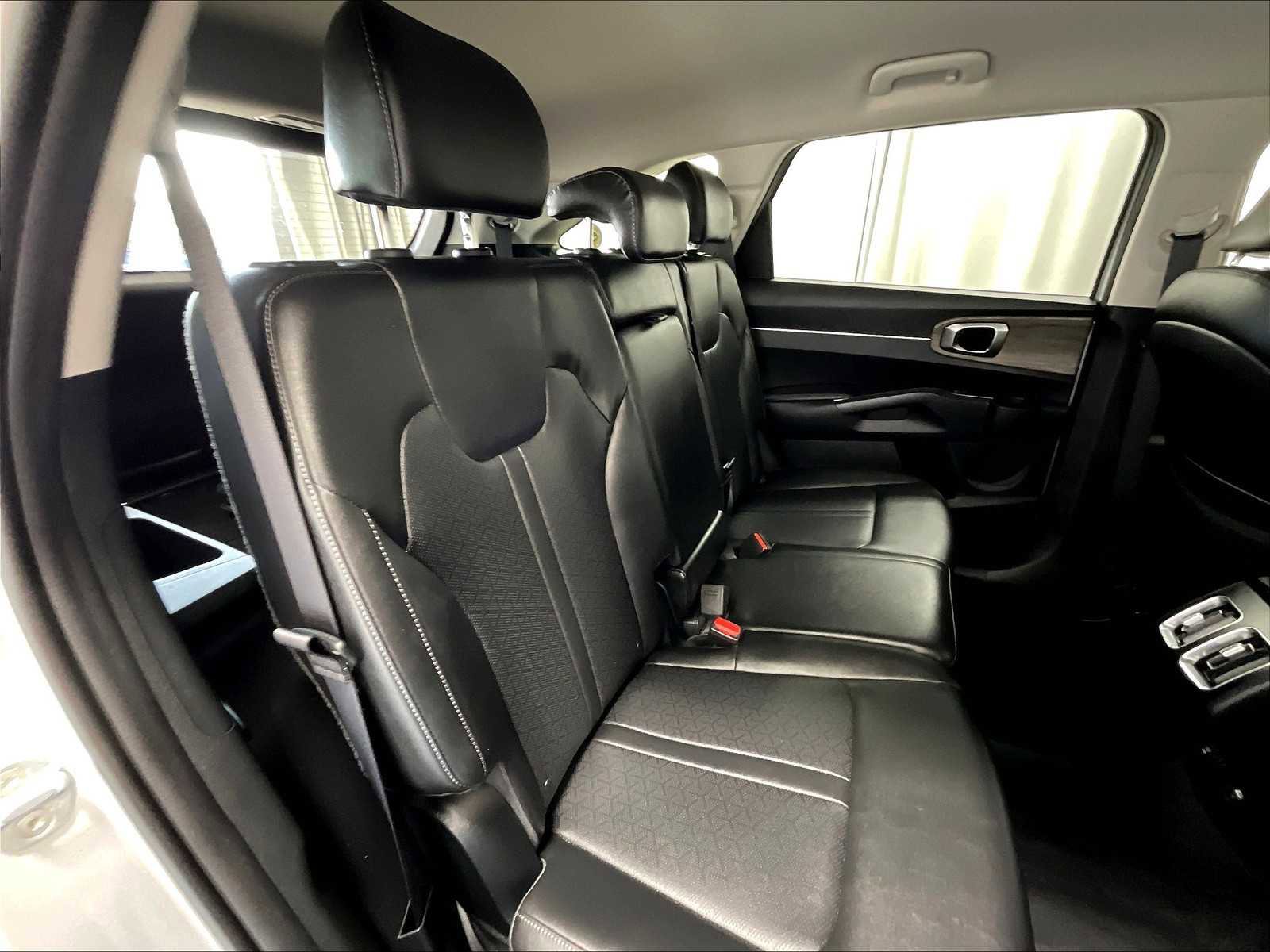 Used 2022 Kia Sorento S image 16