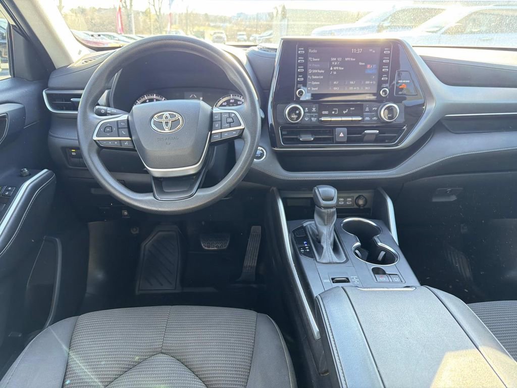 Used 2022 Toyota Highlander L image 18