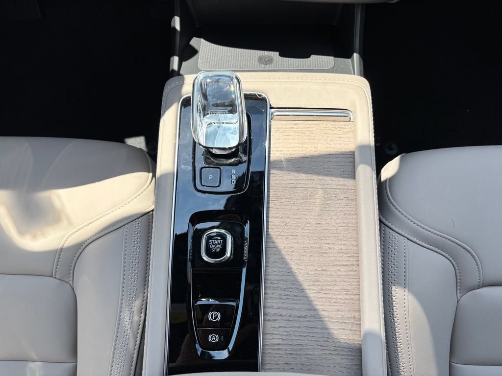 New 2026 Volvo XC90 T8 Plus w/ Protection Package AWD/4WD image 13