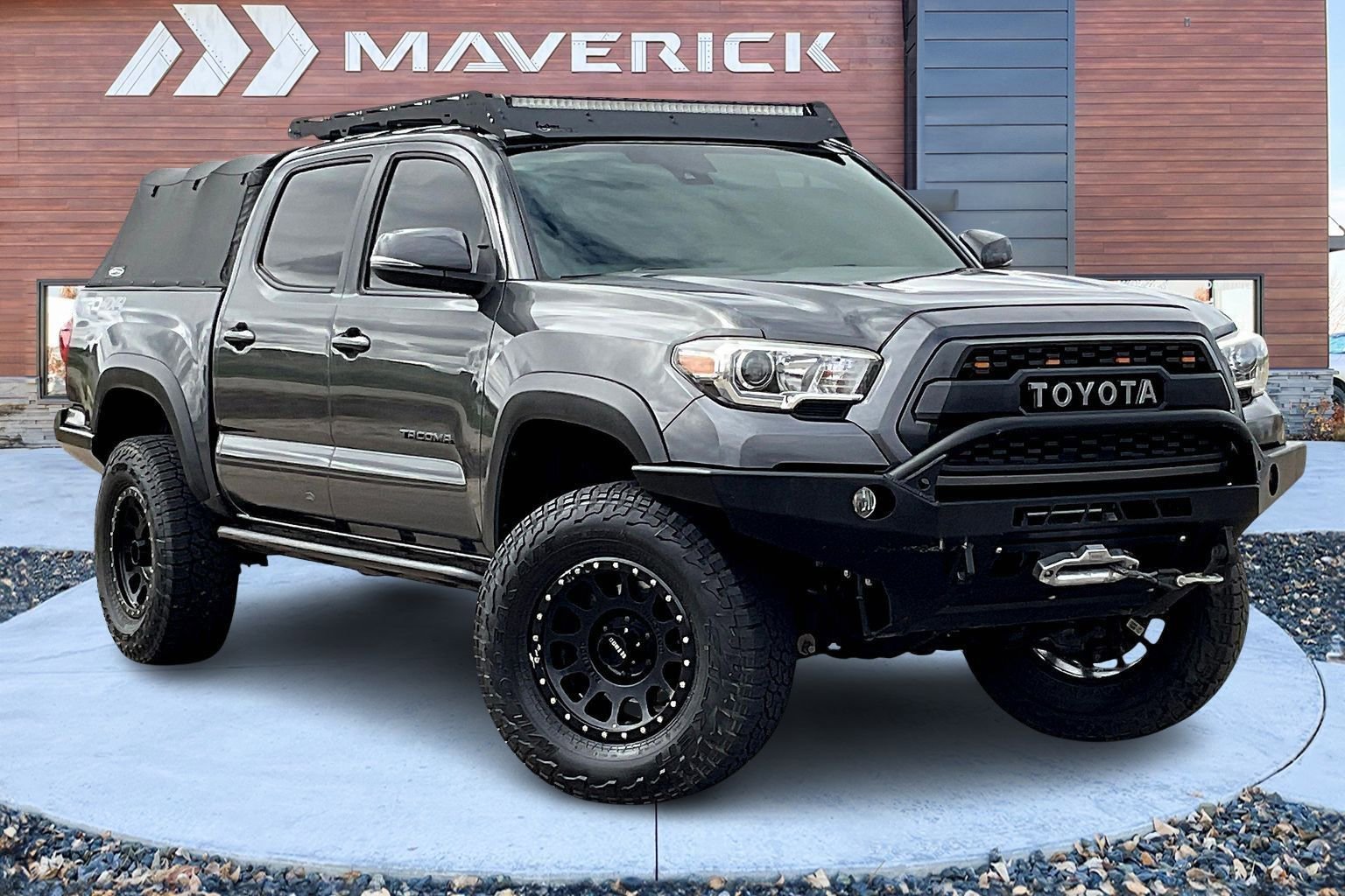Used 2018 Toyota Tacoma TRD Off-Road w/ Technology Package AWD/4WD image 1