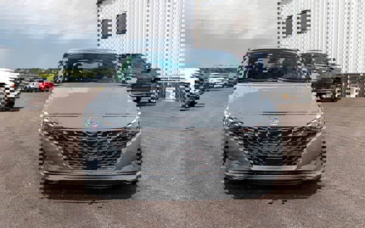 Used 2023 Hyundai Elantra Limited image 5