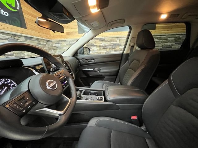 Used 2025 Nissan Pathfinder SV AWD/4WD image 13