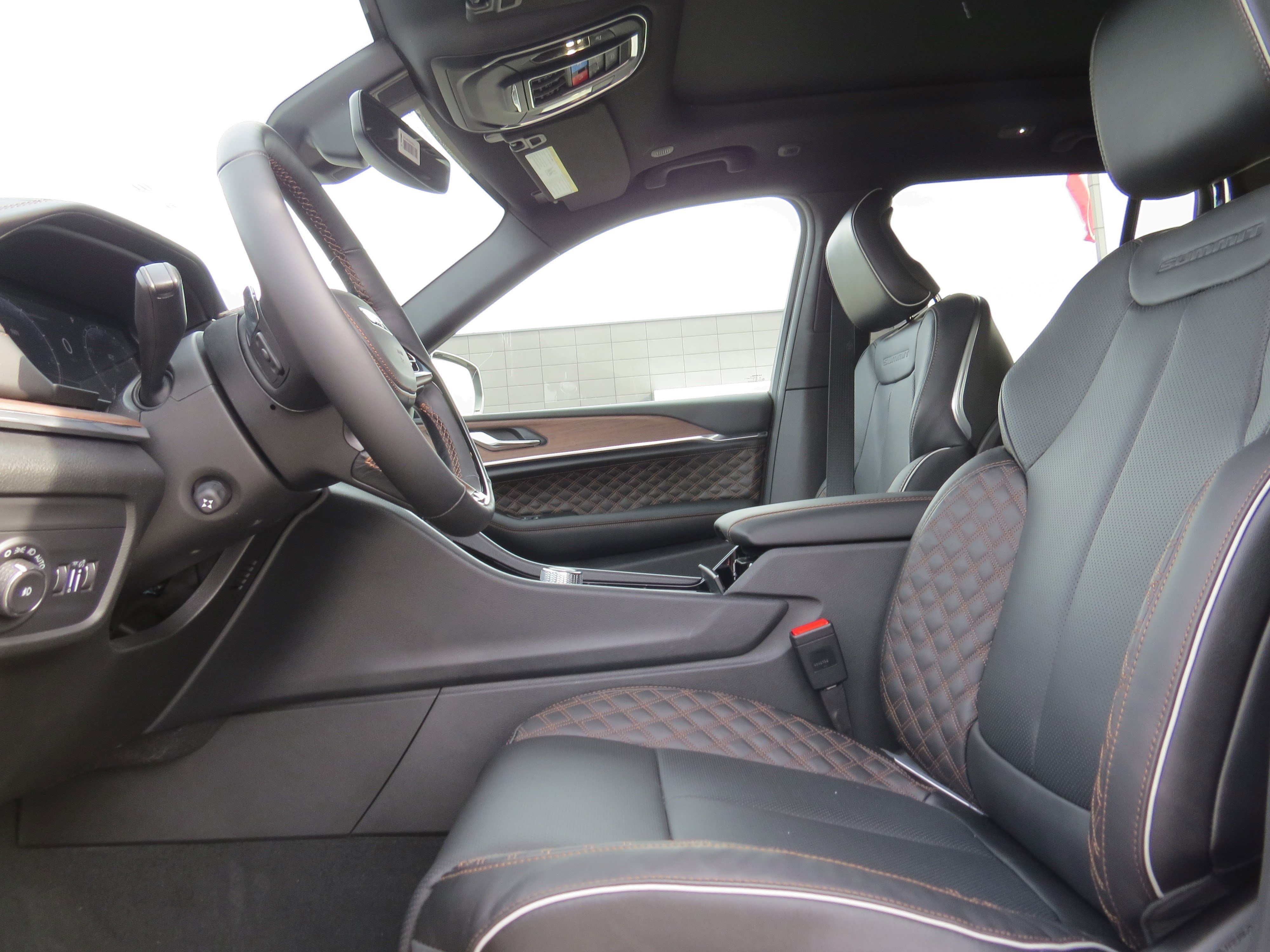 New 2025 Jeep Grand Cherokee Summit image 18