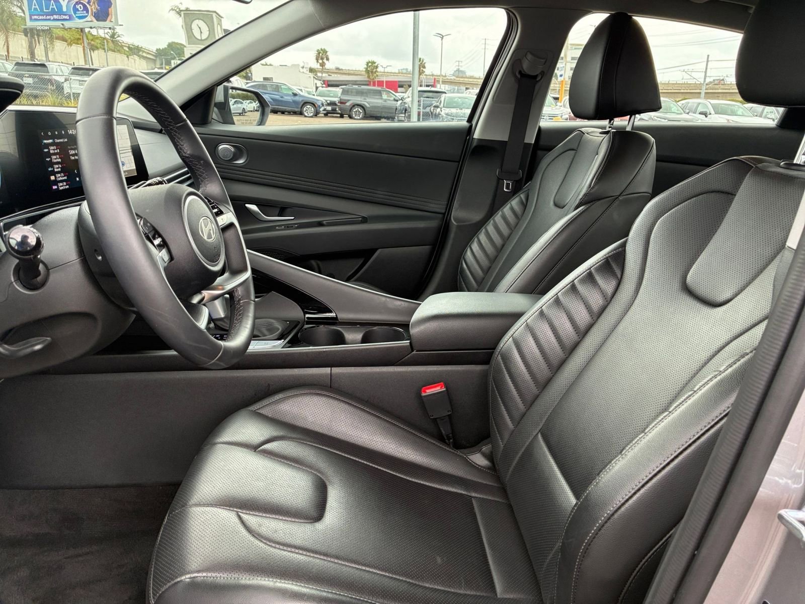 Used 2025 Hyundai Elantra Limited image 28