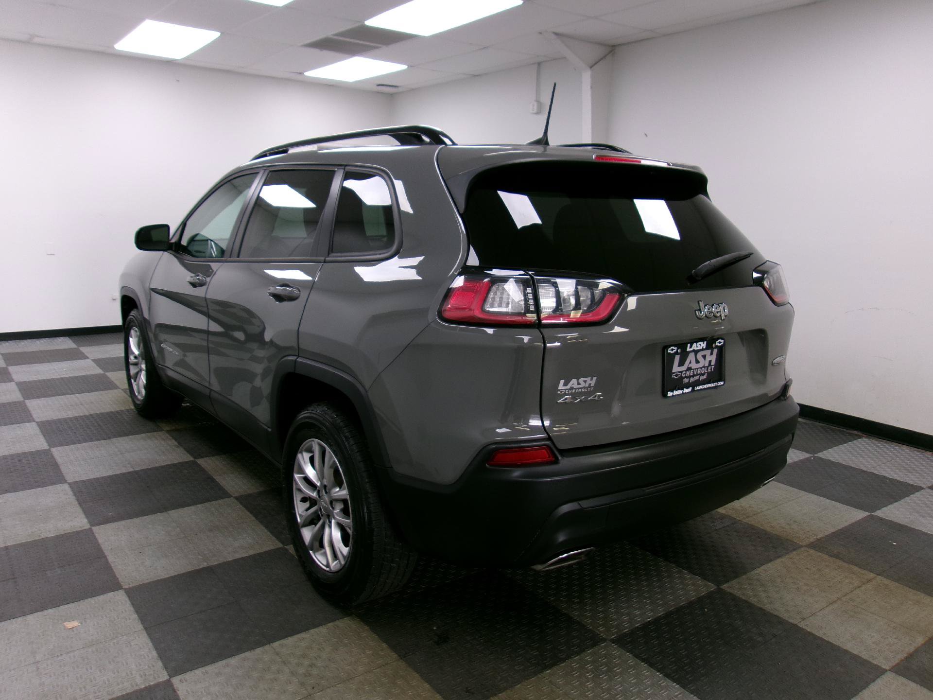Used 2022 Jeep Cherokee Latitude Lux AWD/4WD image 2