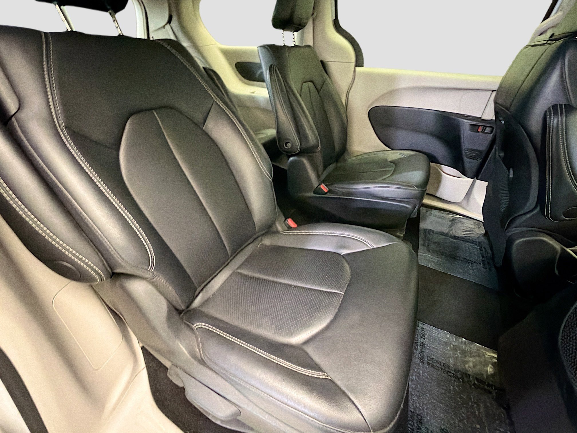 Used 2024 Chrysler Pacifica Select image 15