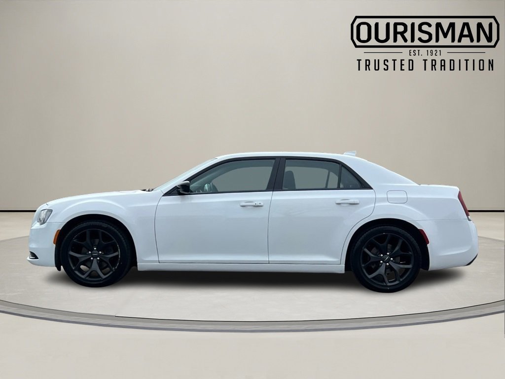 Used 2021 Chrysler 300 Touring w/ Sport Appearance Package image 3