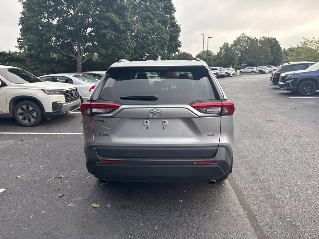 Used 2021 Toyota RAV4 XLE Premium FWD image 7