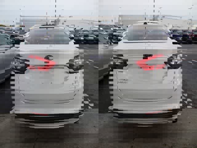 Used 2016 Ford Fusion SE w/ Equipment Group 202A image 7