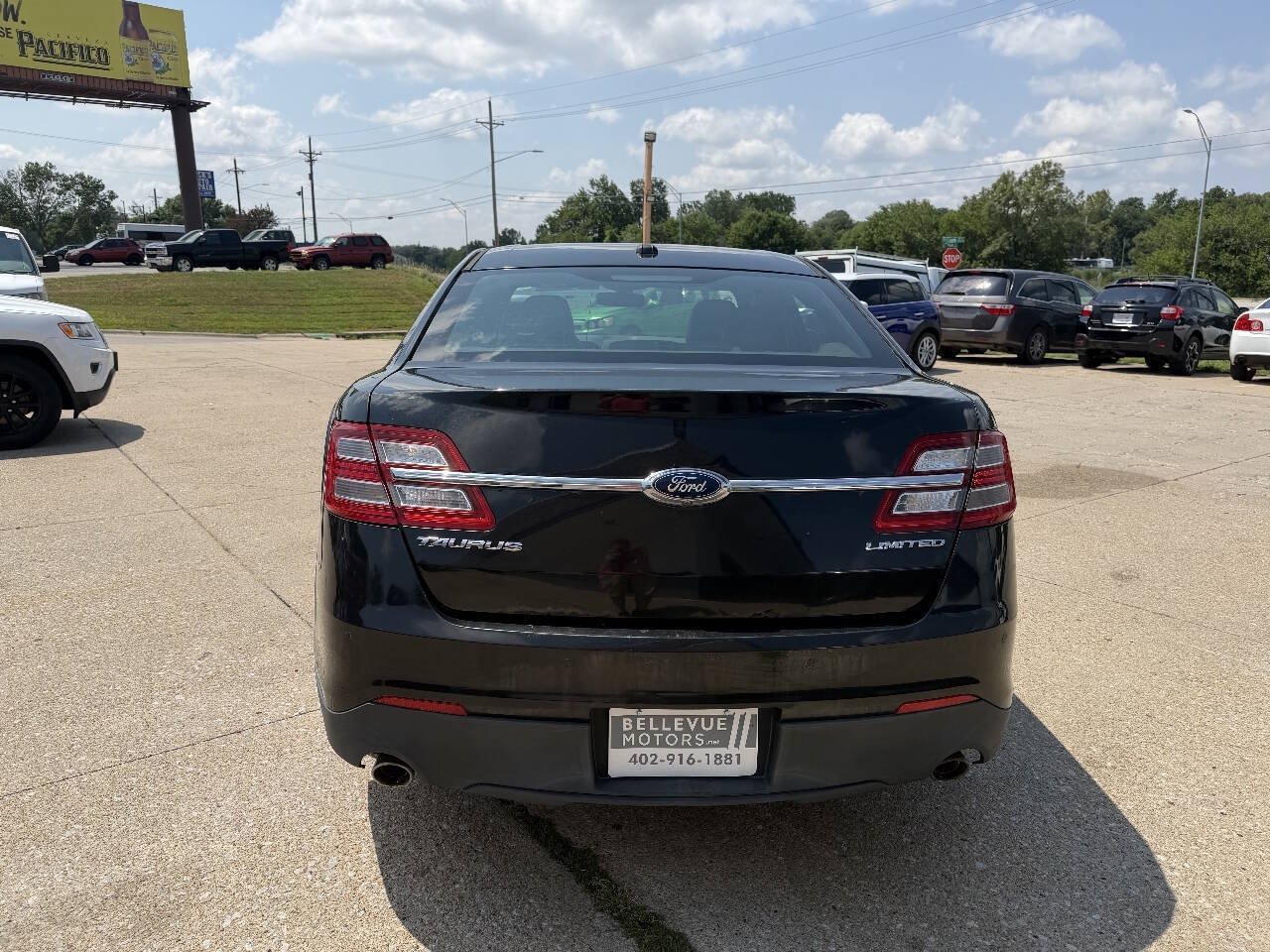 Used 2013 Ford Taurus Limited FWD image 4