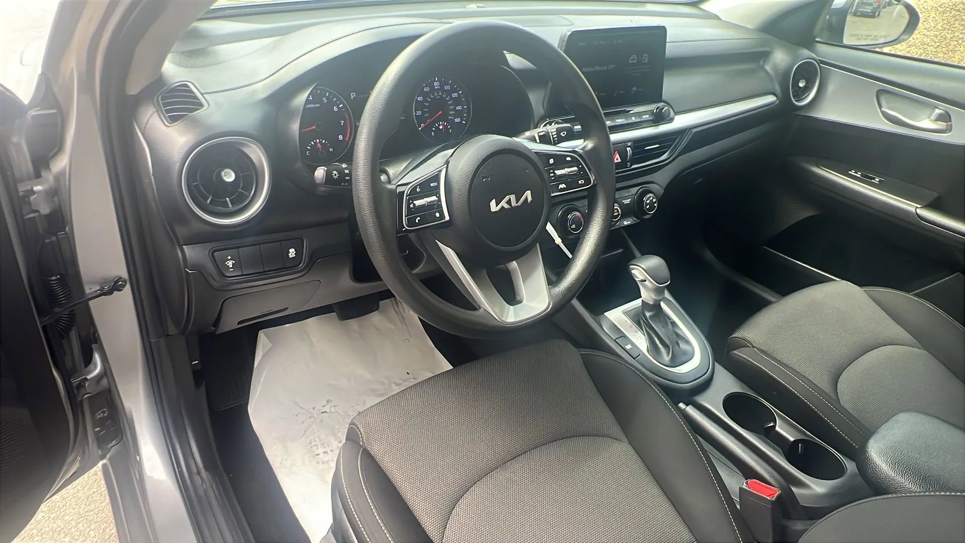 Used 2023 Kia Forte LXS image 23