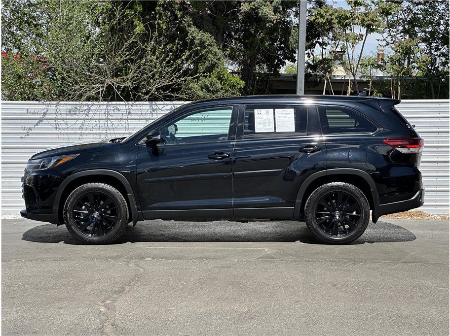 Used 2019 Toyota Highlander SE w/ Nightshade Edition AWD/4WD image 10