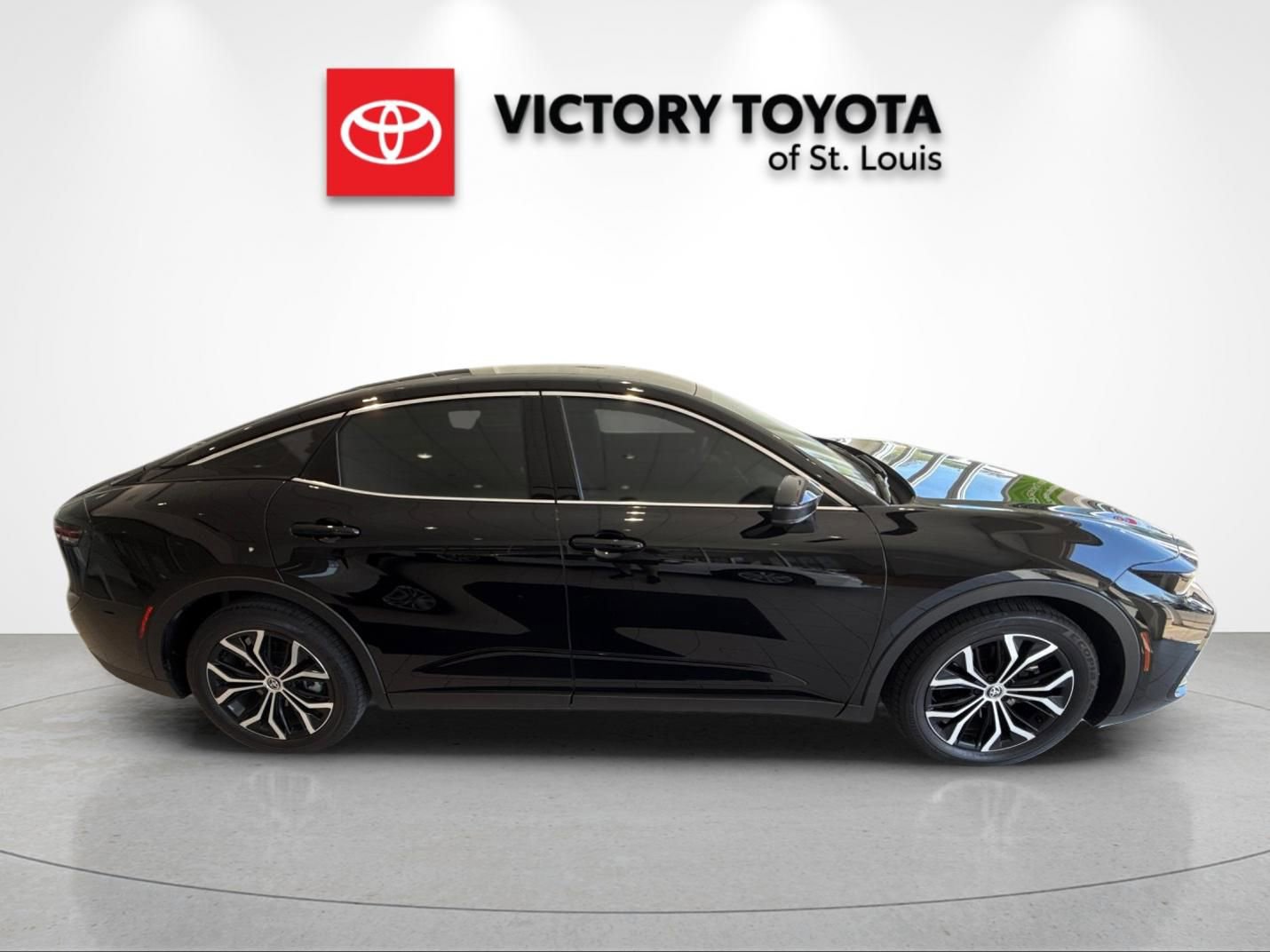 Used 2023 Toyota Crown AWD/4WD image 2