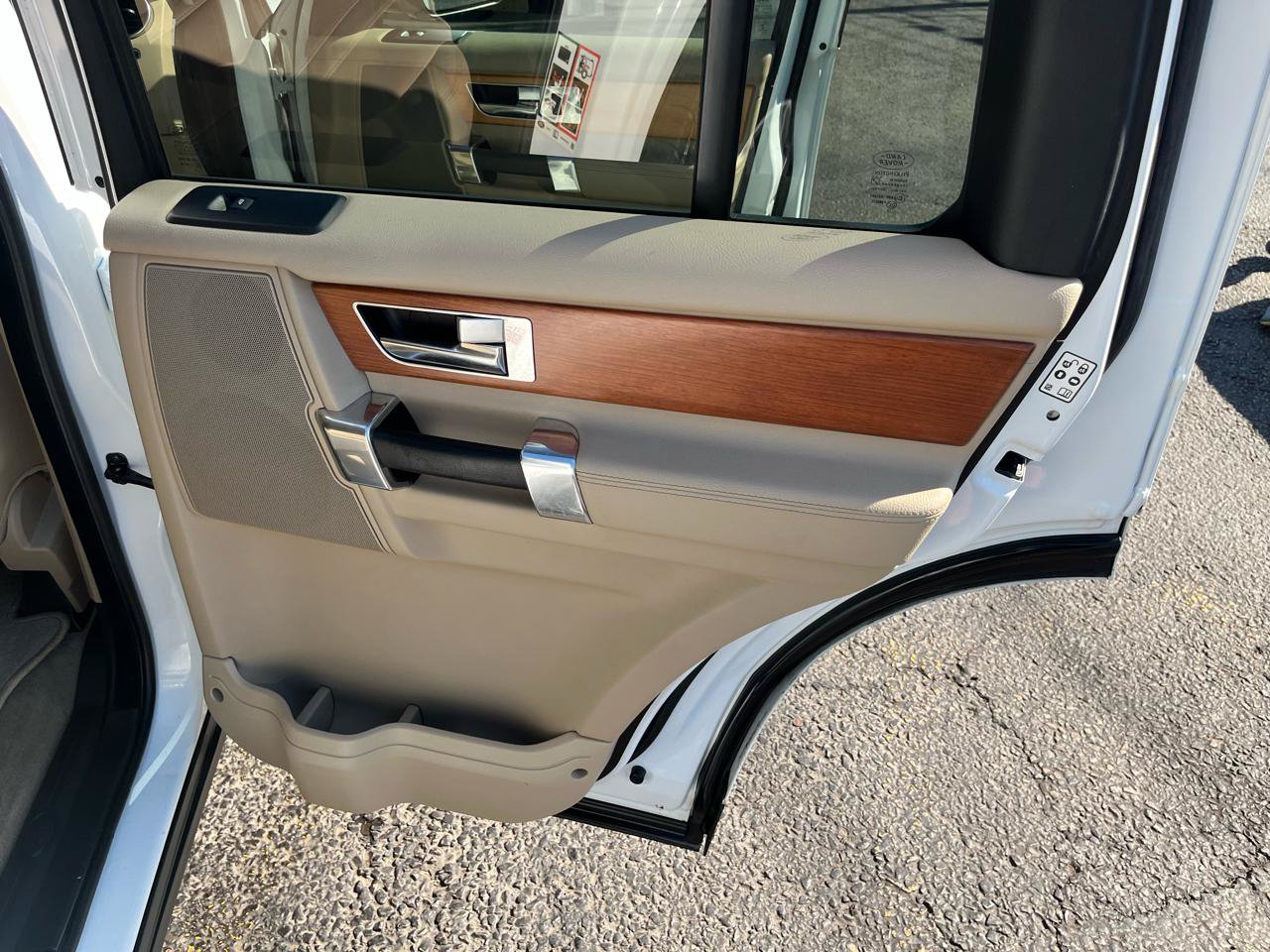 Used 2012 Land Rover LR4 HSE AWD/4WD image 32