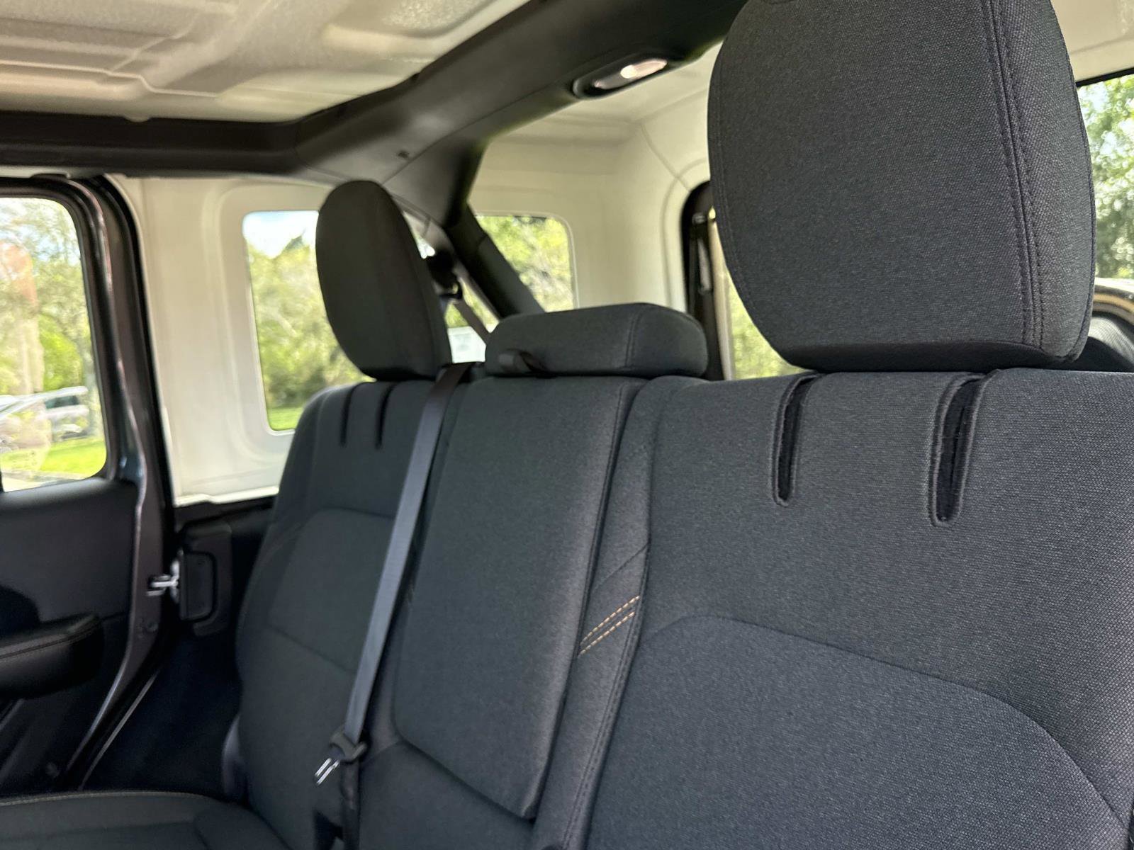 Used 2025 Jeep Wrangler Sahara image 15