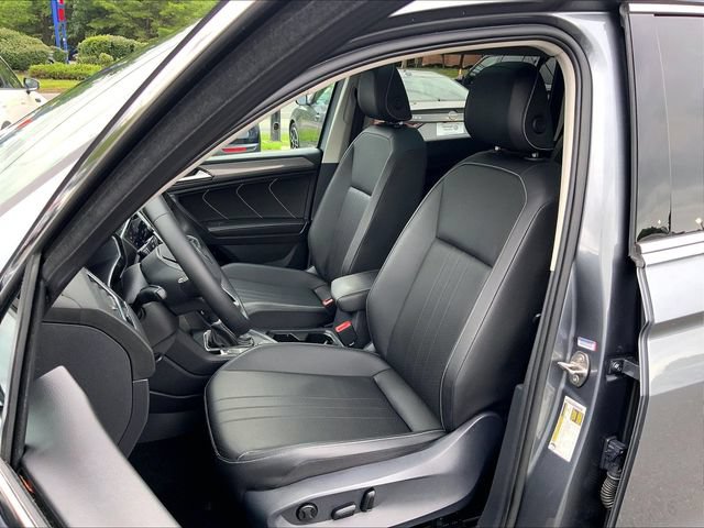 Used 2023 Volkswagen Tiguan SE w/ Panoramic Sunroof Package AWD/4WD image 5