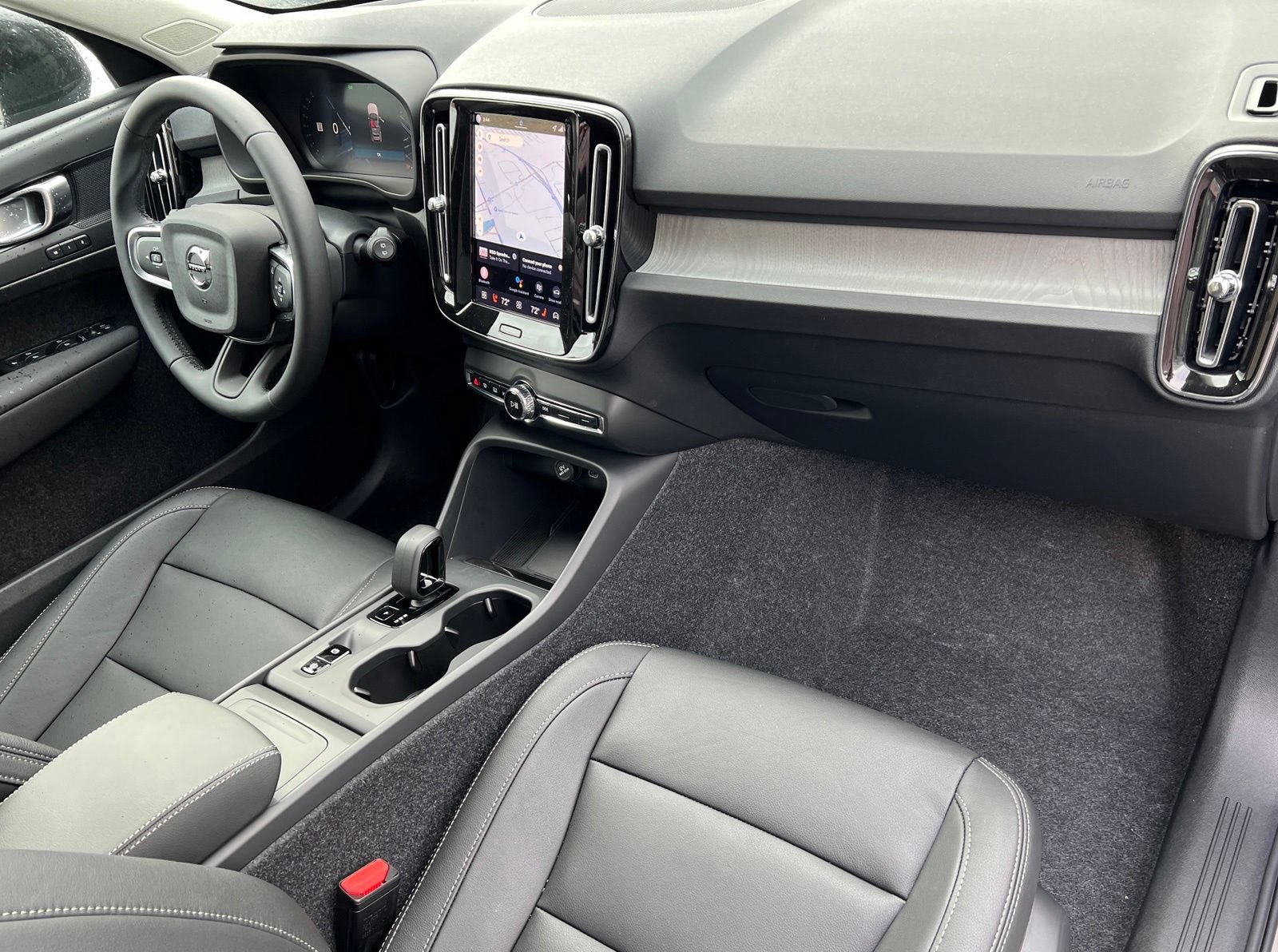 New 2026 Volvo XC40 B5 Plus w/ Protection Package Premier AWD/4WD image 18