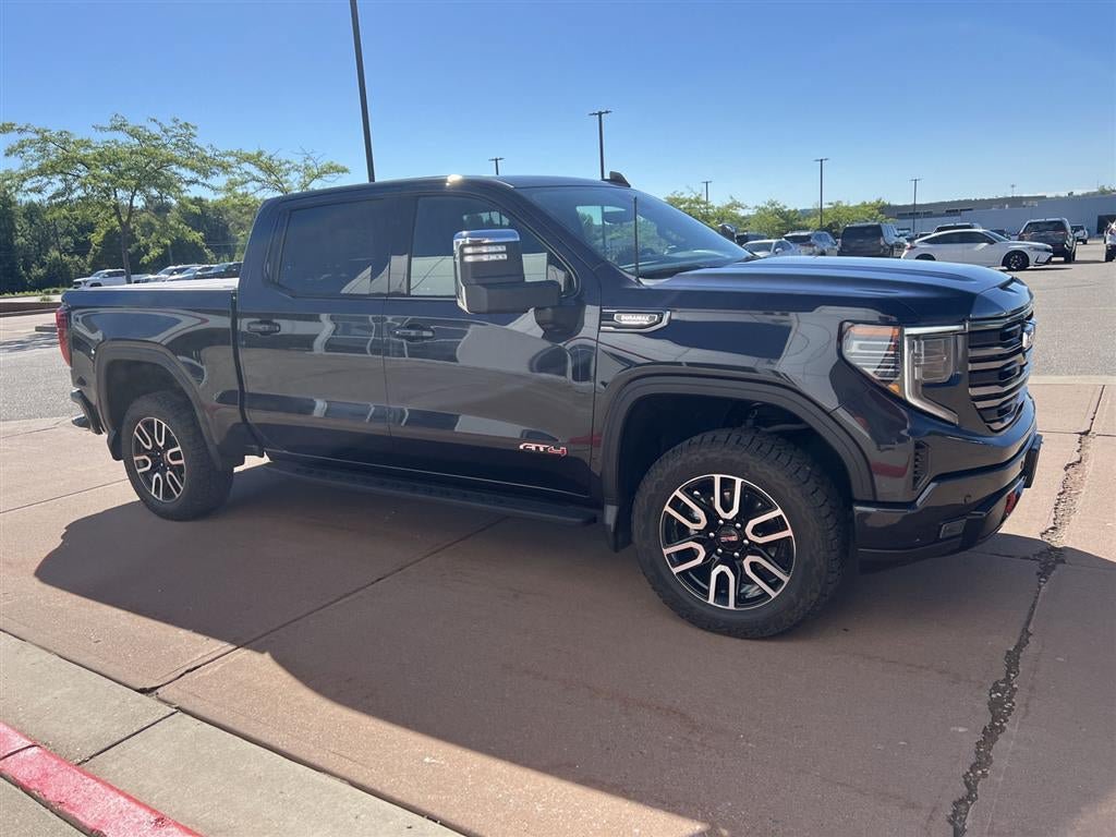 Used 2024 GMC Sierra 1500 AT4 w/ Technology Package AWD/4WD image 10