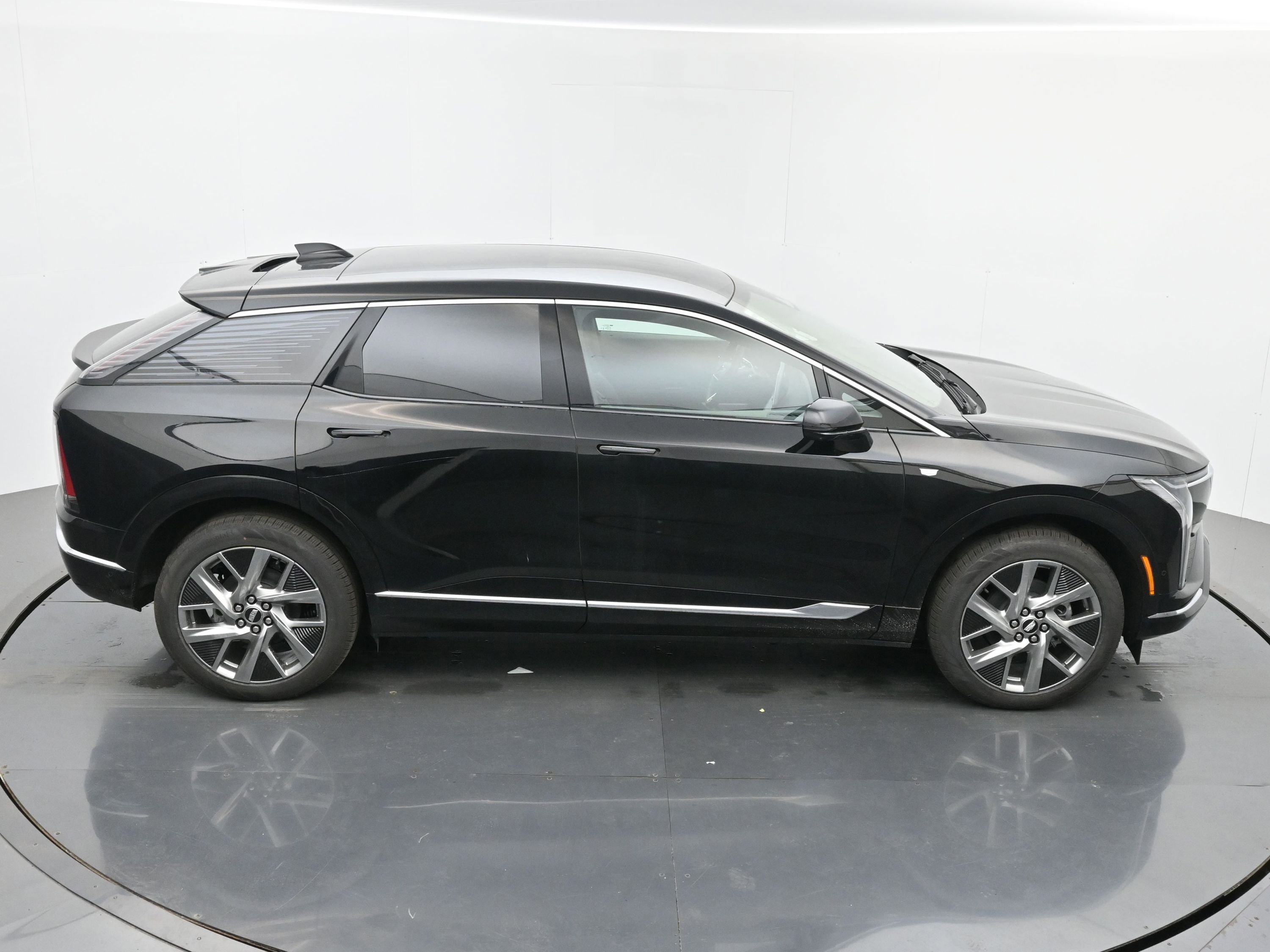 New 2026 Cadillac Optiq Luxury 2 AWD/4WD image 28