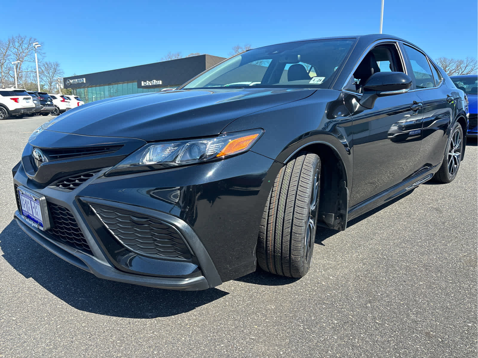 Used 2023 Toyota Camry SE w/ Cold Weather Package image 5