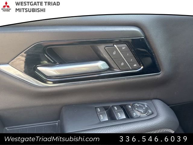 Used 2025 GMC Yukon Denali AWD/4WD image 12