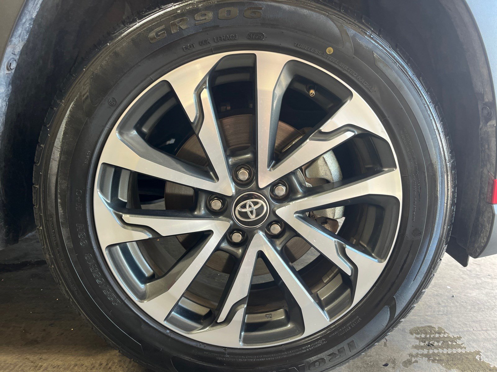 Used 2025 Toyota Corolla Cross XLE AWD/4WD image 31