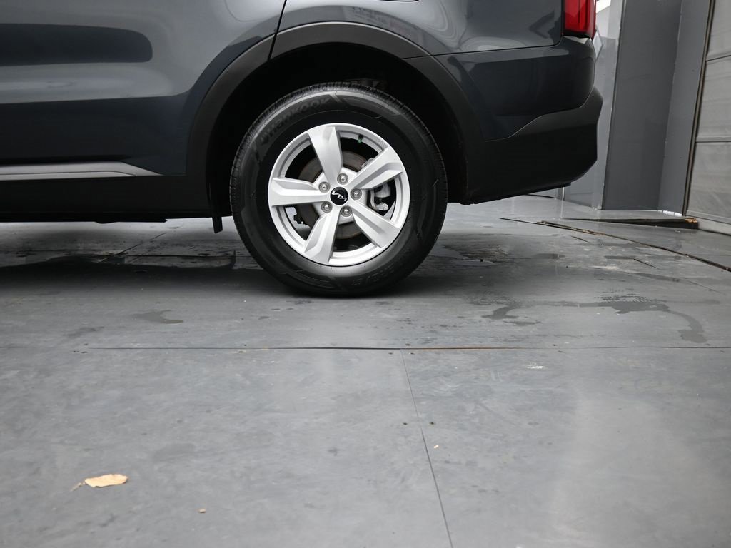 Used 2023 Kia Sorento LX image 14