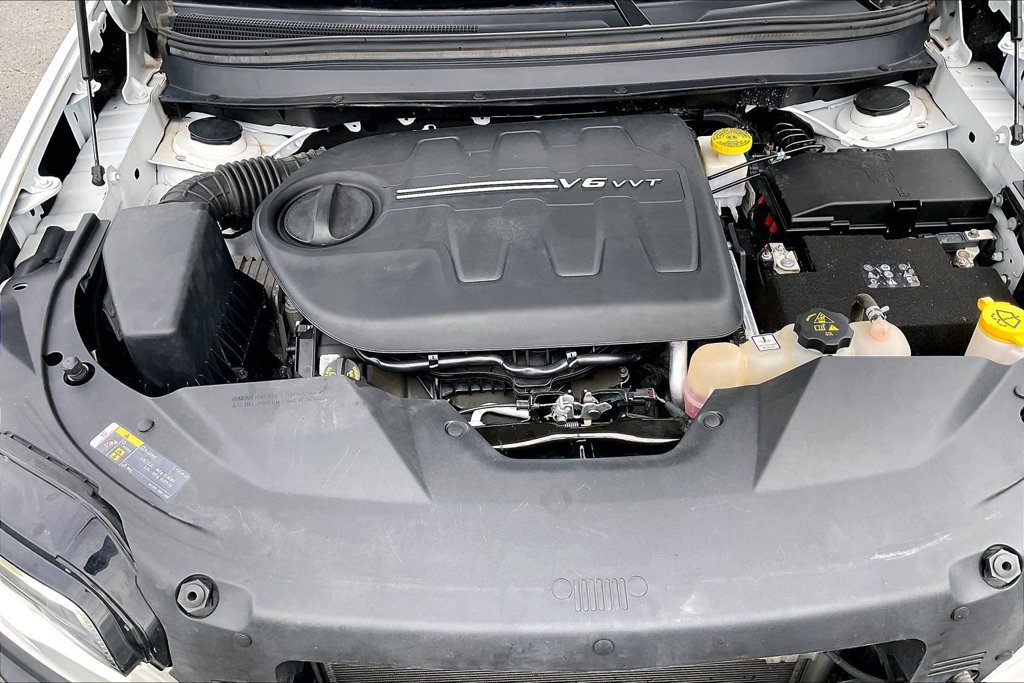 Used 2021 Jeep Cherokee Trailhawk AWD/4WD image 32