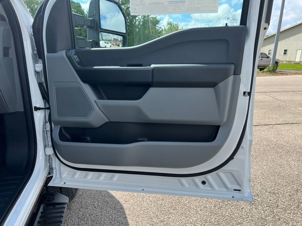 New 2025 Ford F350 XL w/ XL Chrome Package image 15