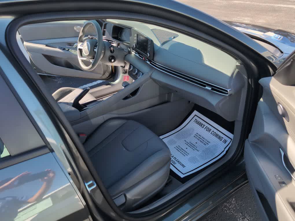 New 2026 Hyundai Elantra SE FWD image 25