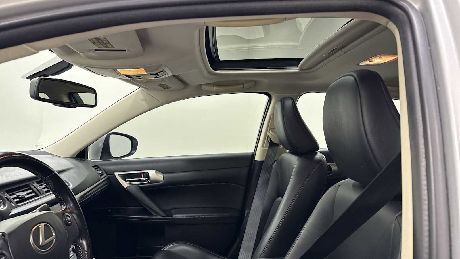 Used 2015 Lexus CT 200h image 23