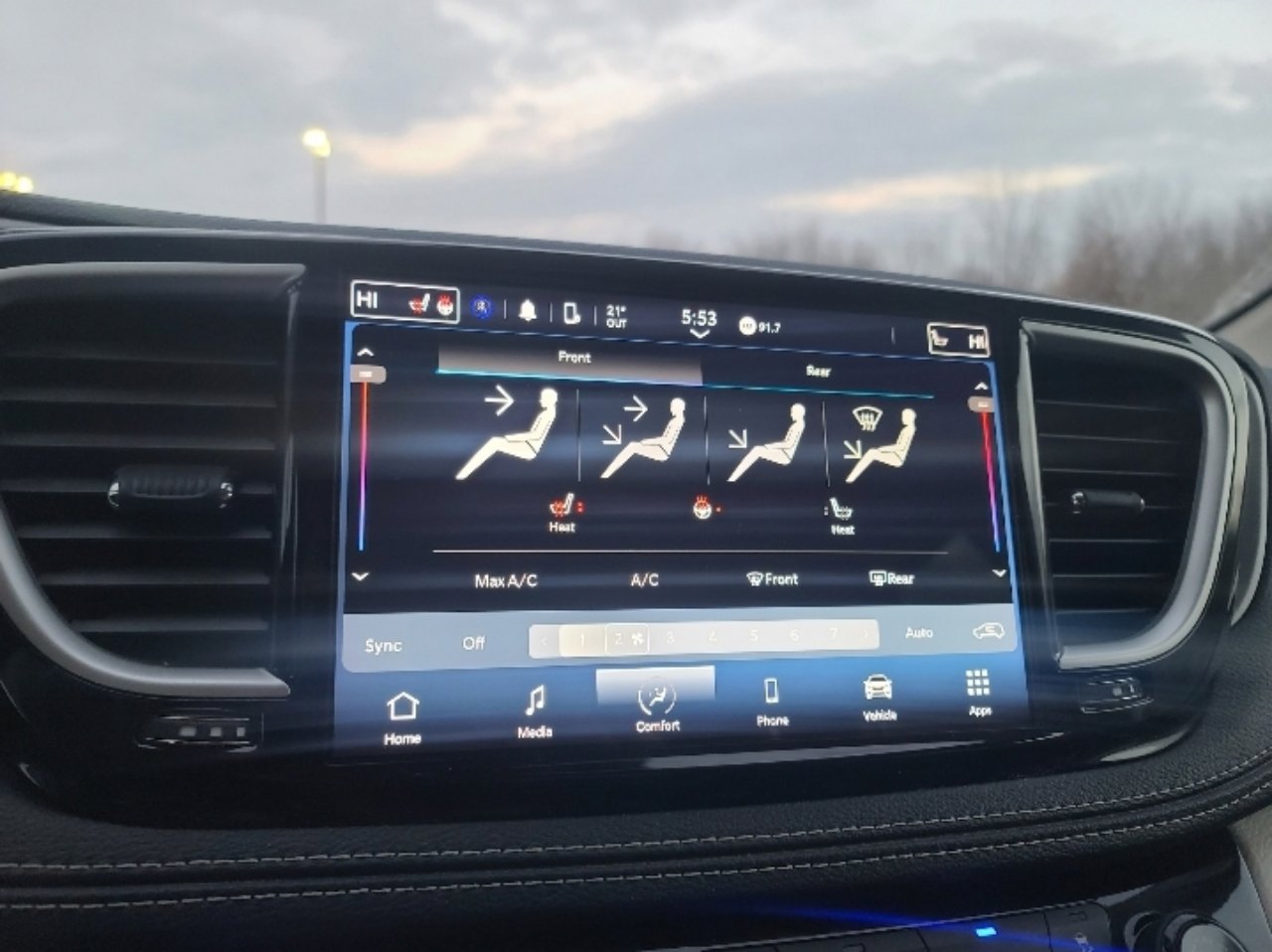 Used 2023 Chrysler Pacifica Touring-L image 6