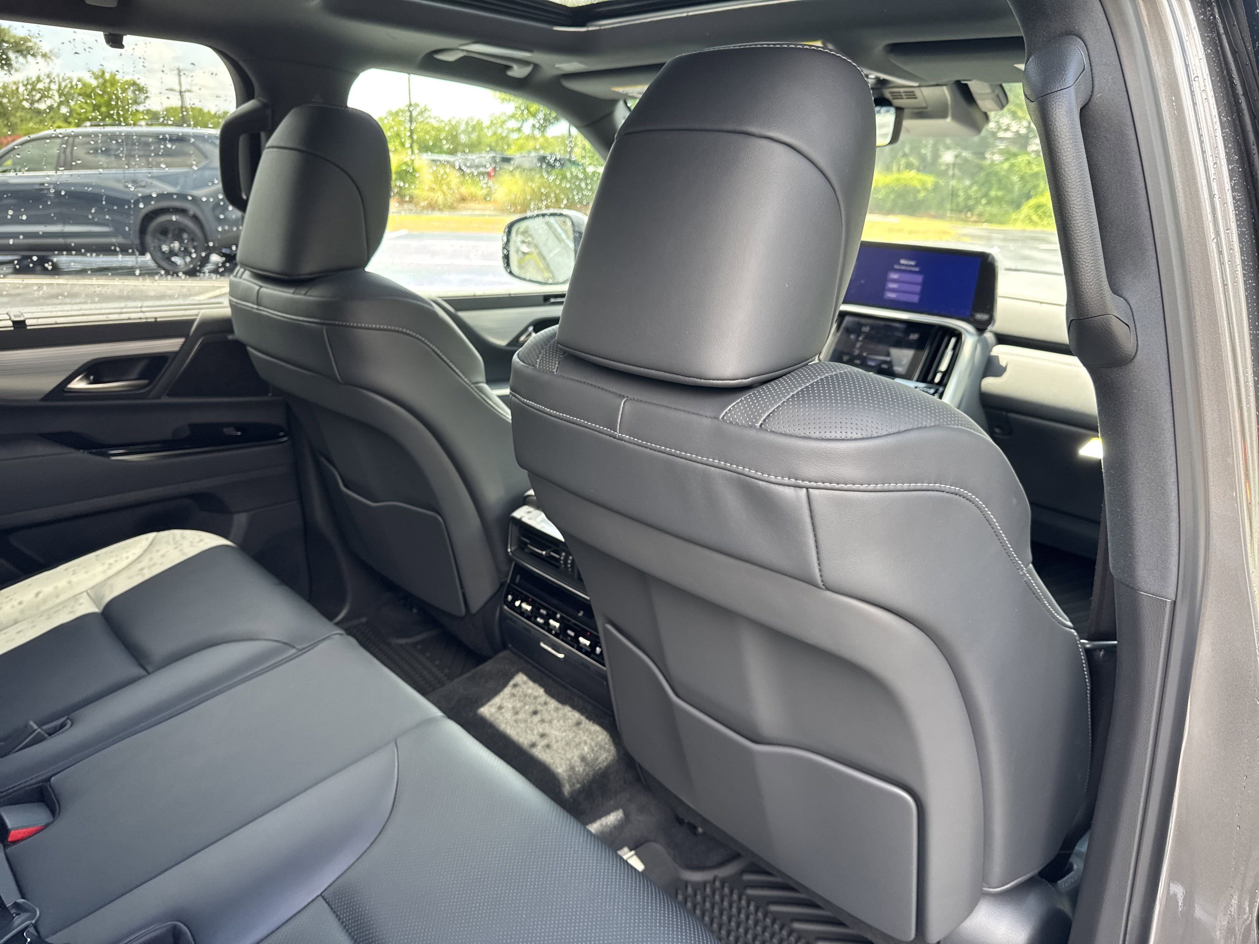 Used 2025 Lexus LX 700h F Sport image 33