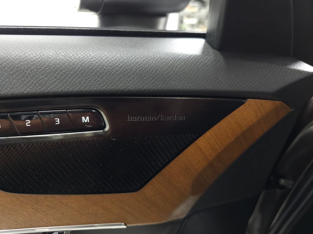 Certified 2024 Volvo XC90 T8 Plus w/ Protection Package Premier AWD/4WD image 17