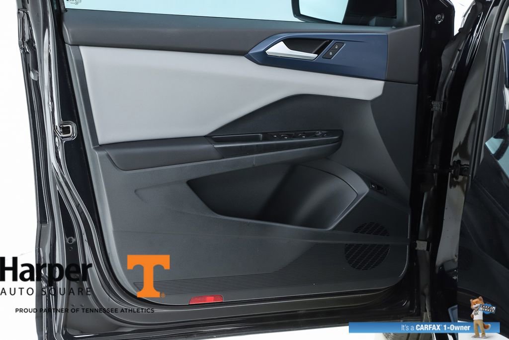 Used 2023 Volkswagen Taos SE w/ Panoramic Sunroof Package FWD image 56