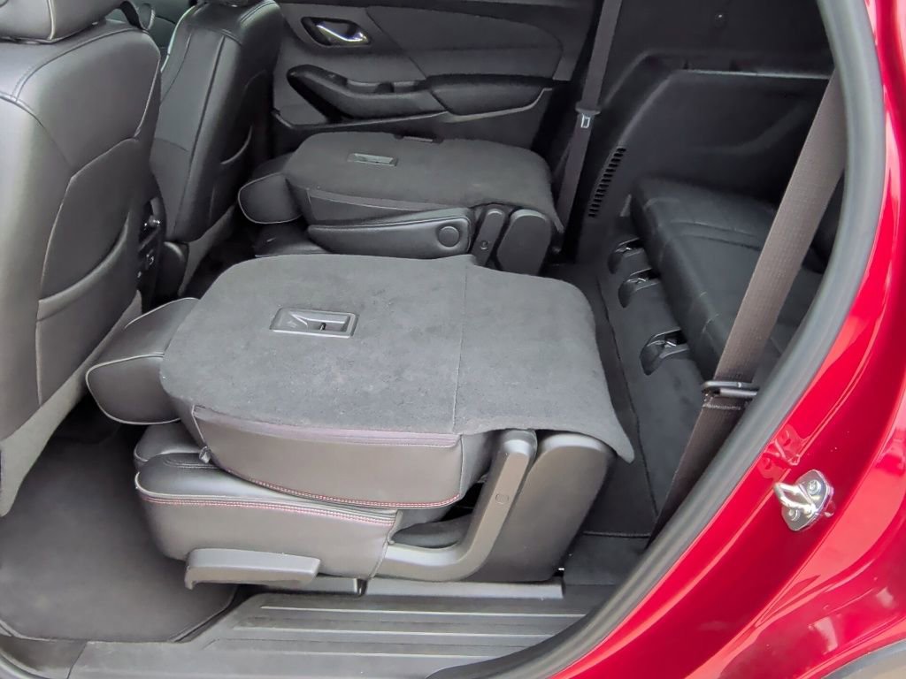 Used 2022 Chevrolet Traverse RS image 38