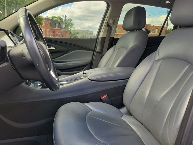 Used 2020 Buick Envision Essence w/ Experience Buick Package FWD image 22