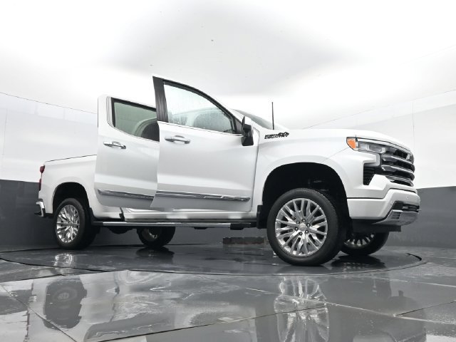 Used 2025 Chevrolet Silverado 1500 High Country w/ High Country Premium Package AWD/4WD image 35