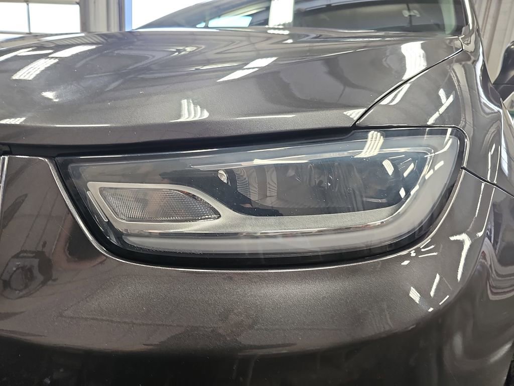 Used 2023 Chrysler Pacifica Touring-L FWD image 30