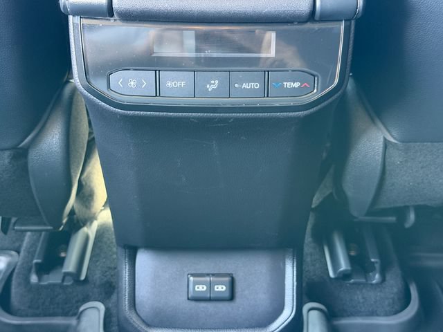 Used 2023 Toyota Highlander XLE FWD image 16