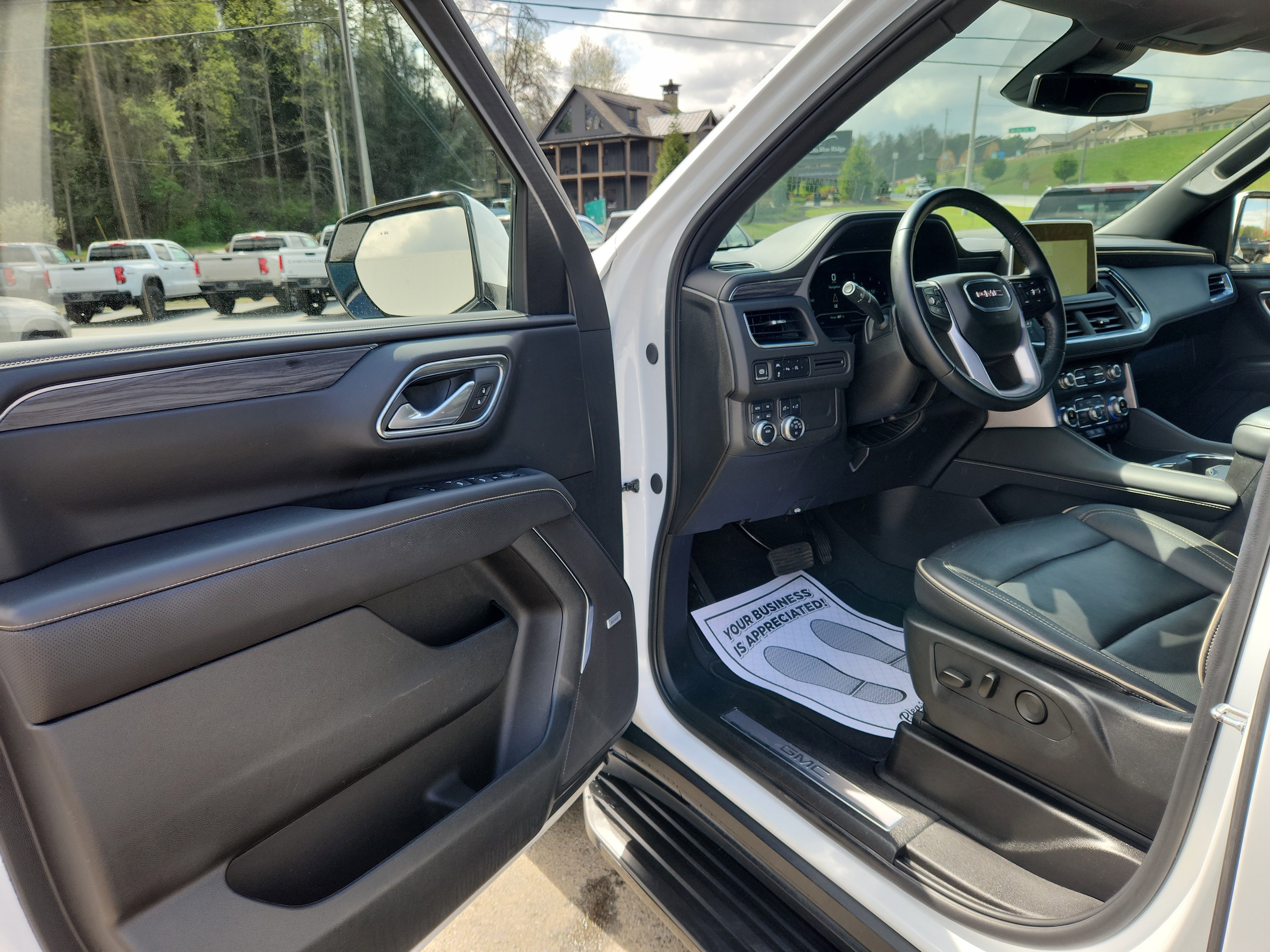 Used 2024 GMC Yukon SLT image 10