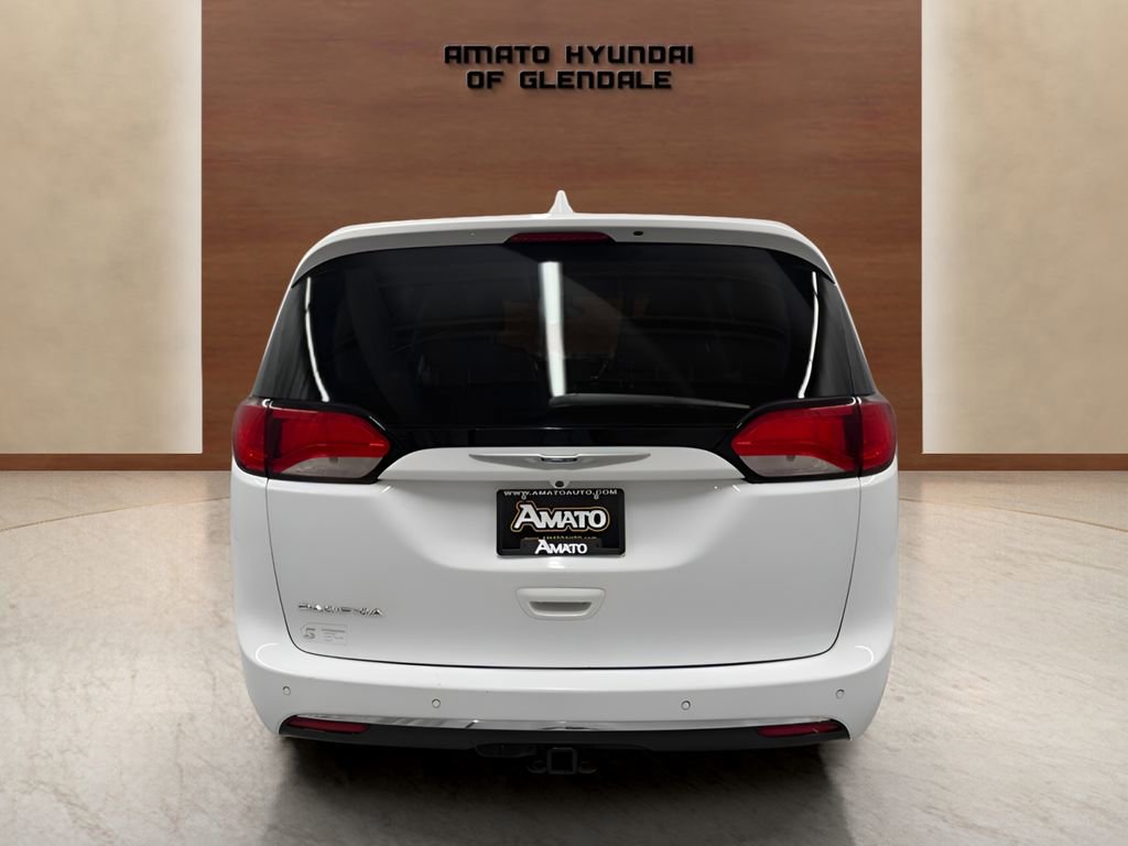 Used 2019 Chrysler Pacifica Touring Plus FWD image 4