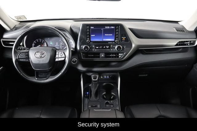 Used 2022 Toyota Highlander XLE FWD image 13