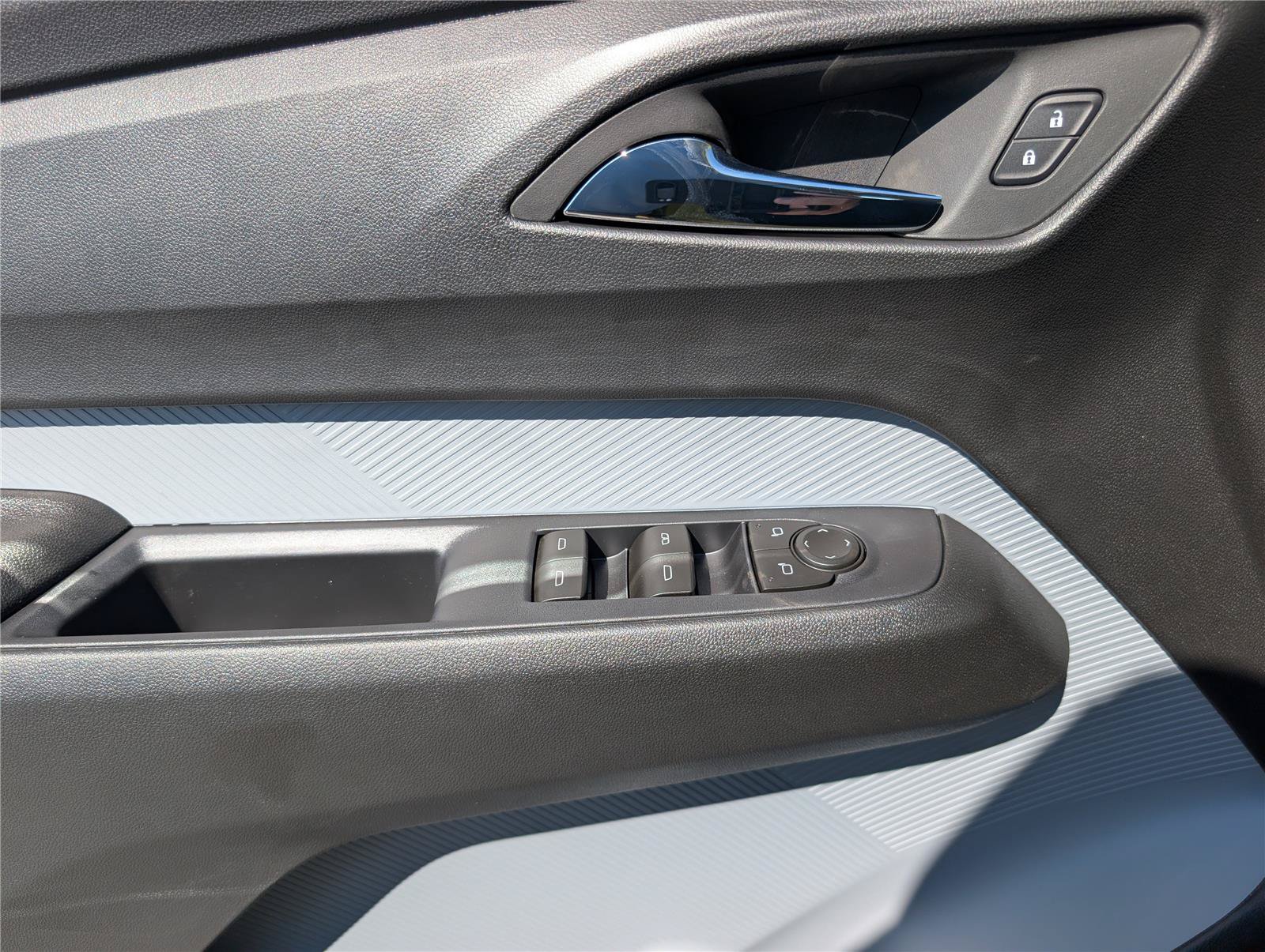 New 2027 Chevrolet Bolt RS w/ Technology Package FWD image 16