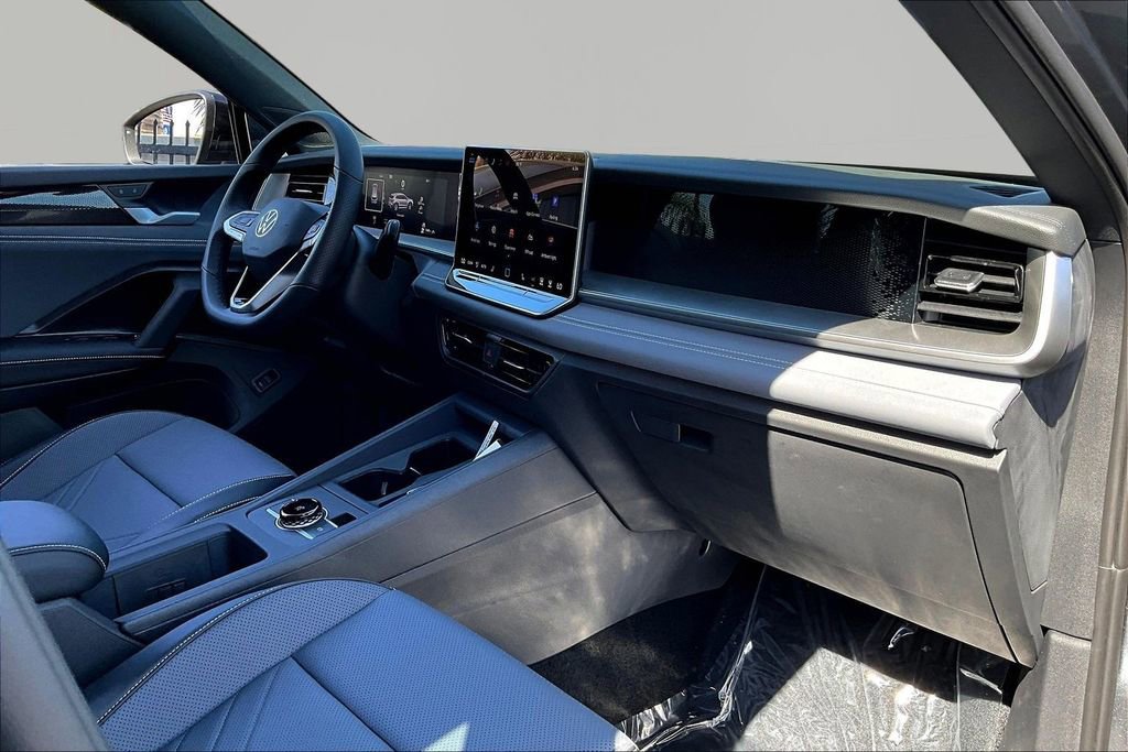 New 2026 Volkswagen Tiguan SE R-Line AWD/4WD image 26