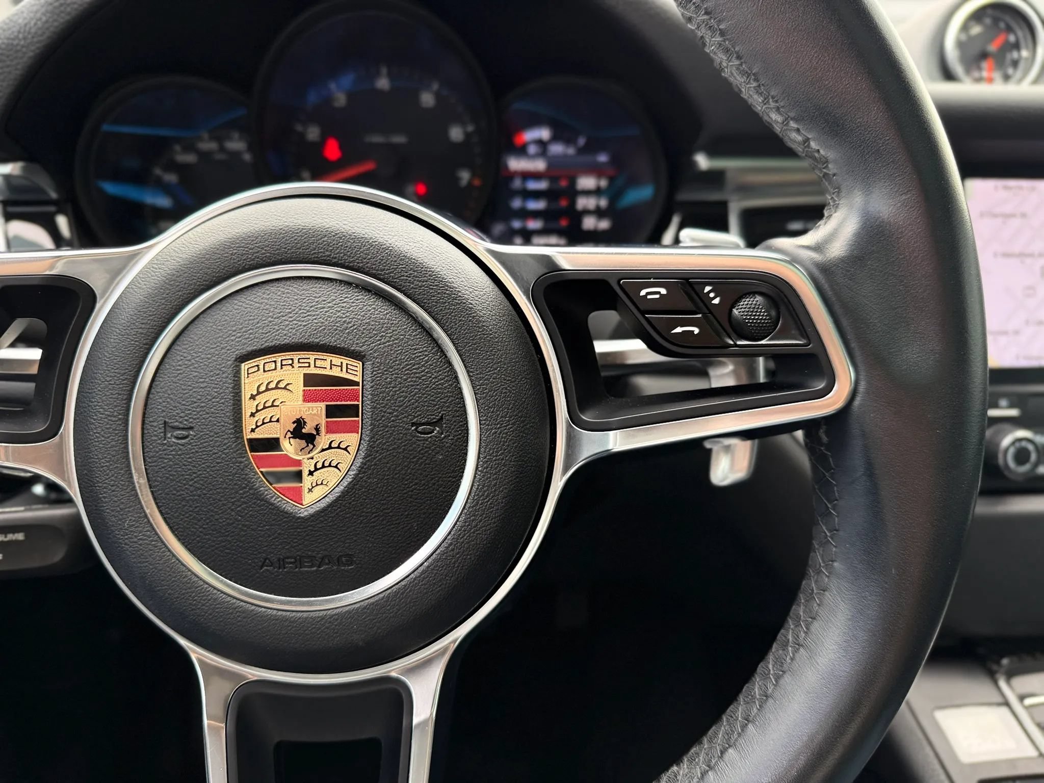 Used 2018 Porsche Macan Sport Edition AWD/4WD image 32