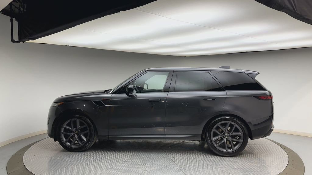 Used 2025 Land Rover Range Rover Sport SE image 5
