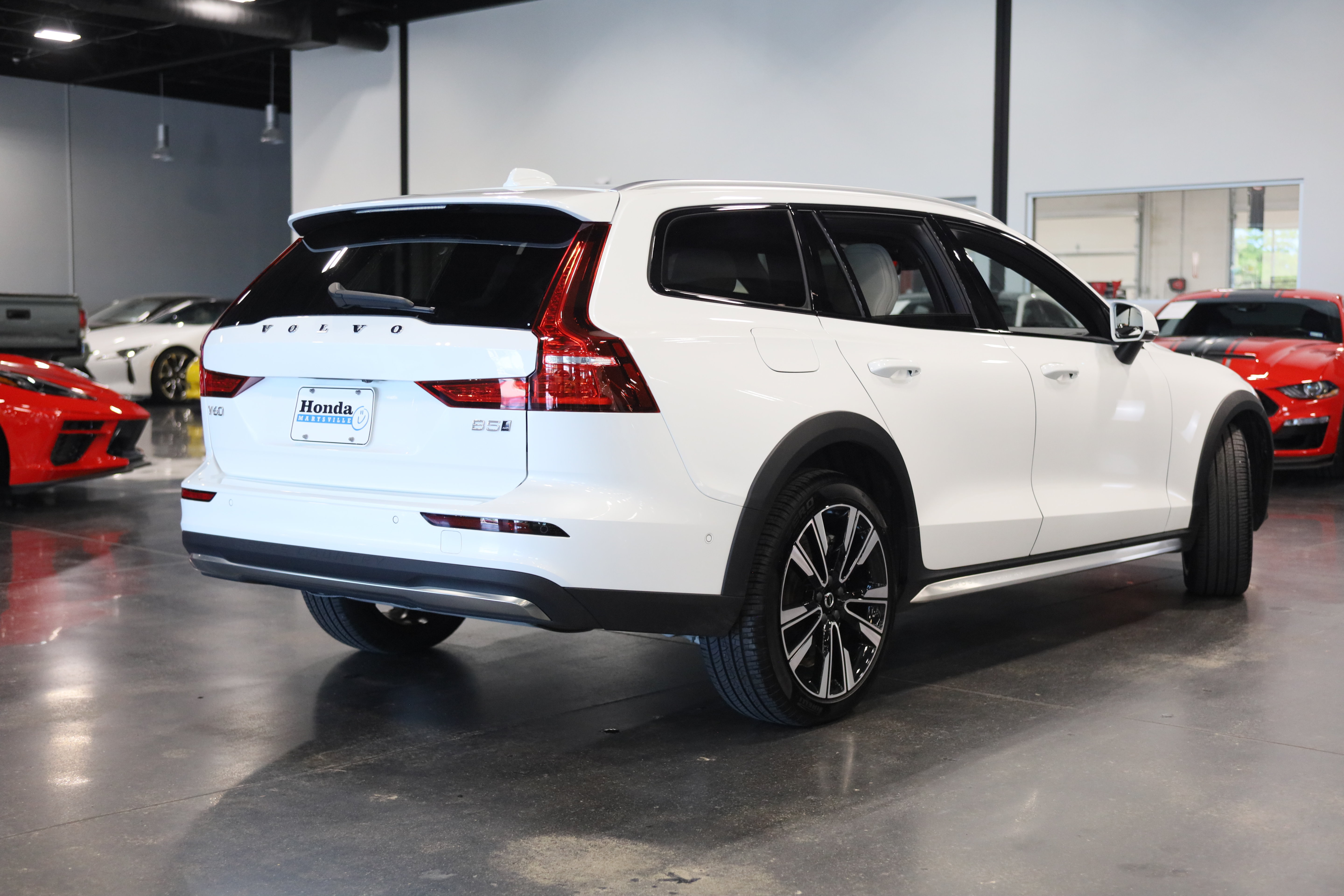 Used 2025 Volvo V60 B5 Cross Country Ultra w/ Climate Package AWD/4WD image 6