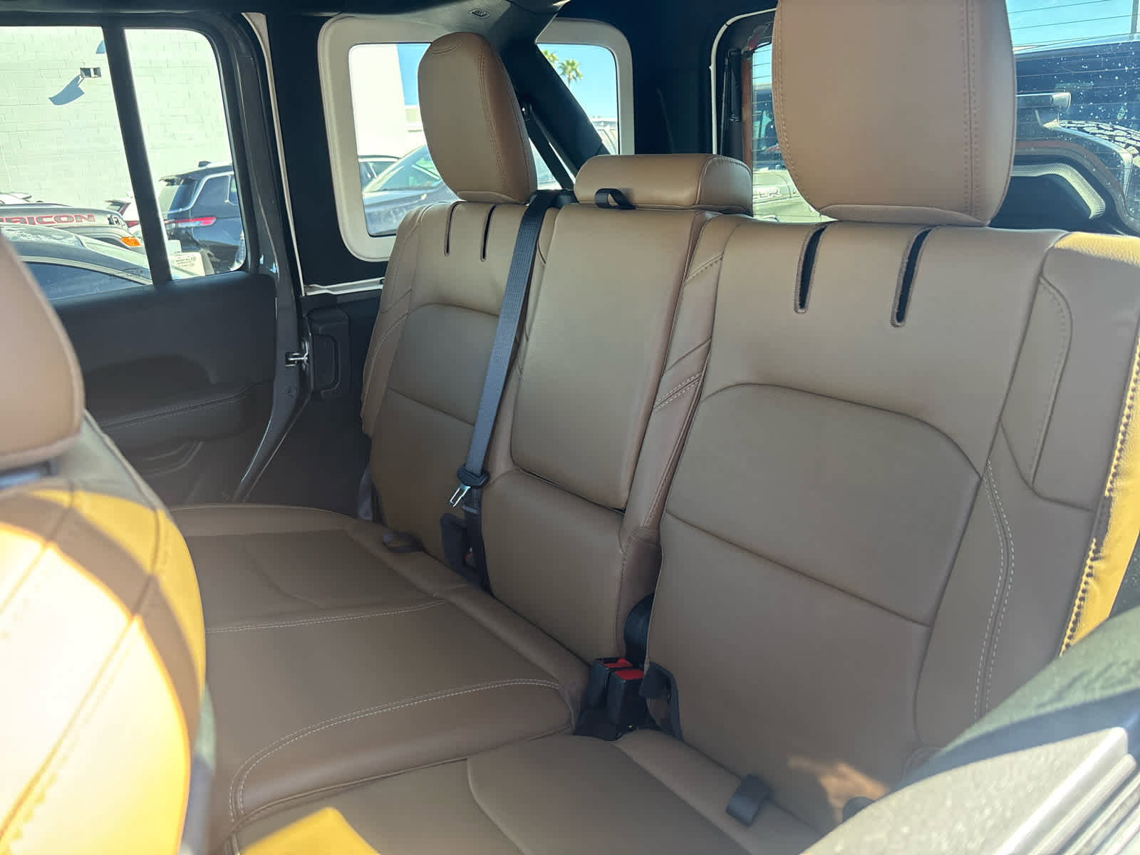 Used 2022 Jeep Wrangler Unlimited Rubicon w/ Steel Bumper Group image 18