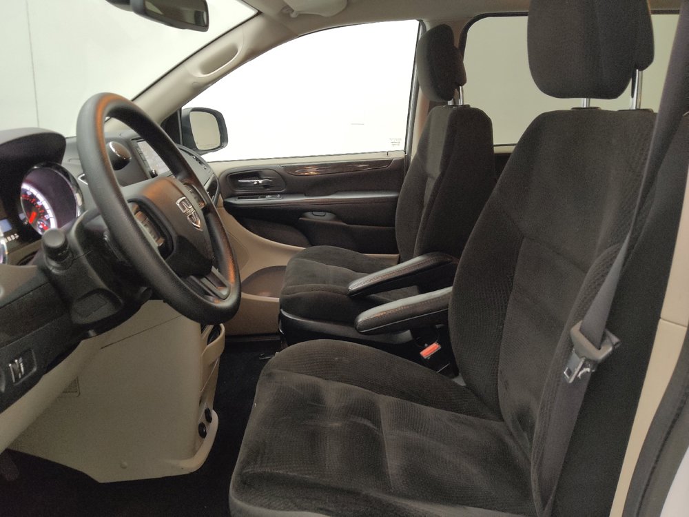 Used 2019 Dodge Grand Caravan SE FWD image 17